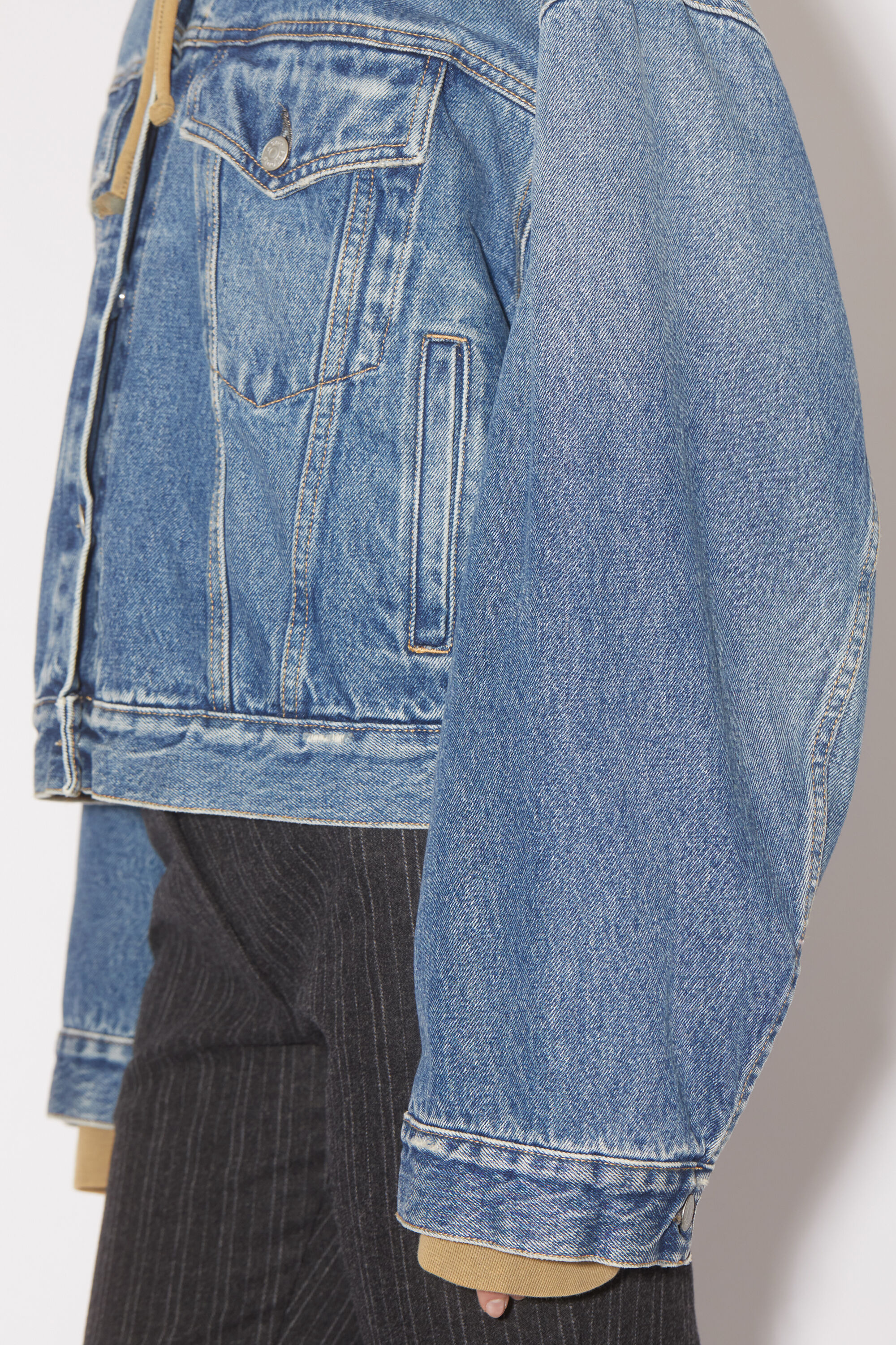 Denim jacket - Relaxed cropped fit