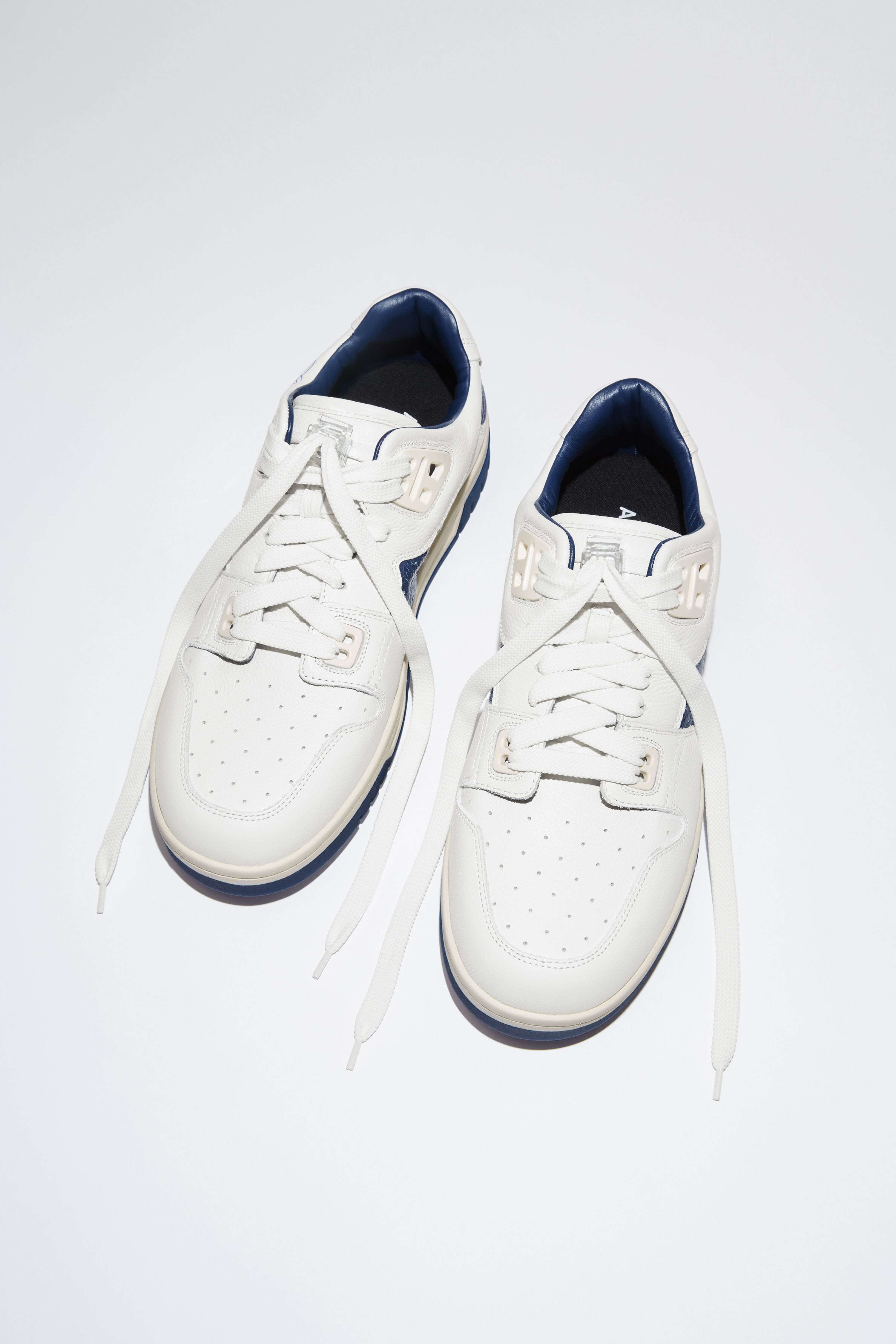 Acne Studios - Low top sneakers - White/blue