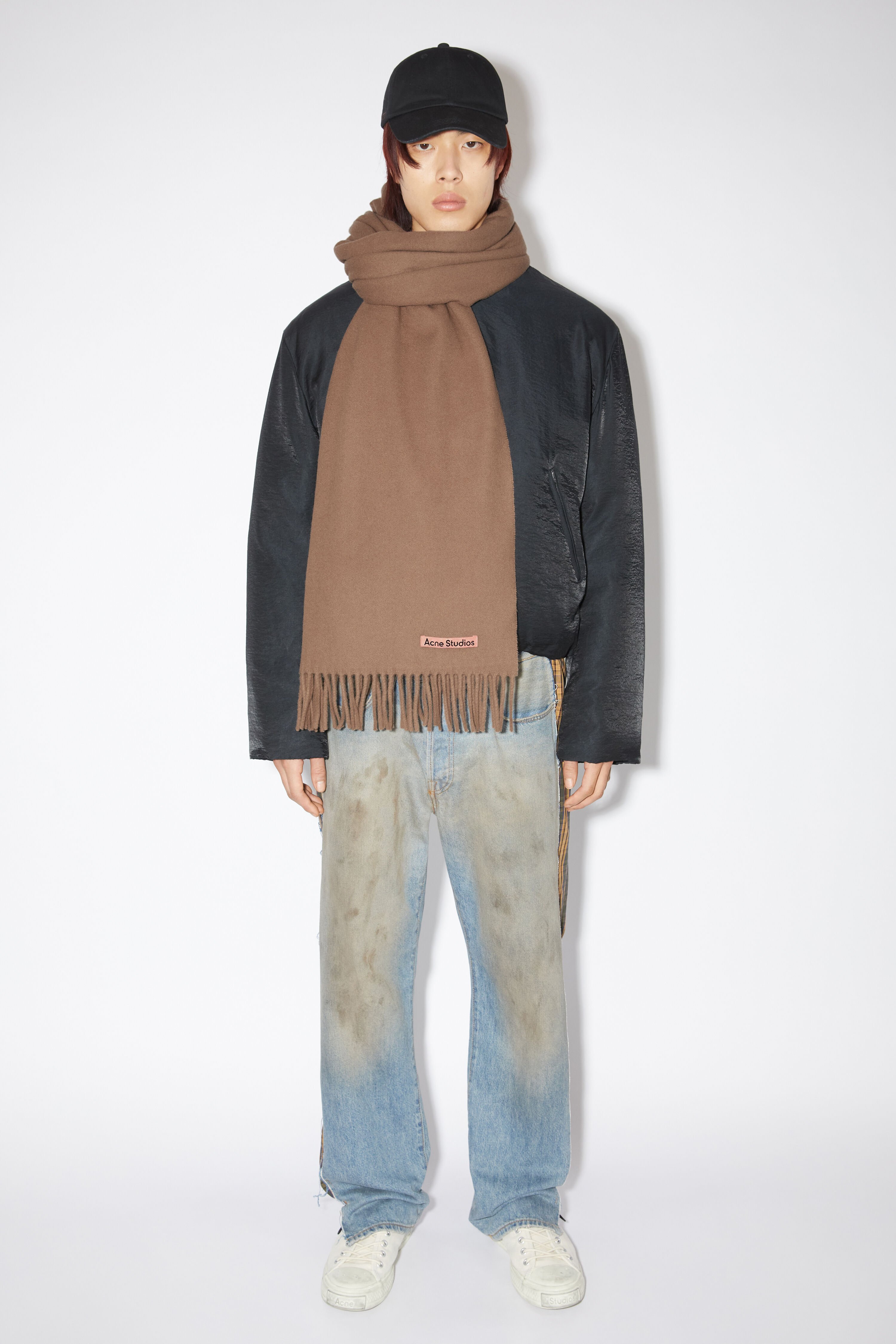 acne studios scarfフリンジ付きスカーフ キャラメルブラウン-