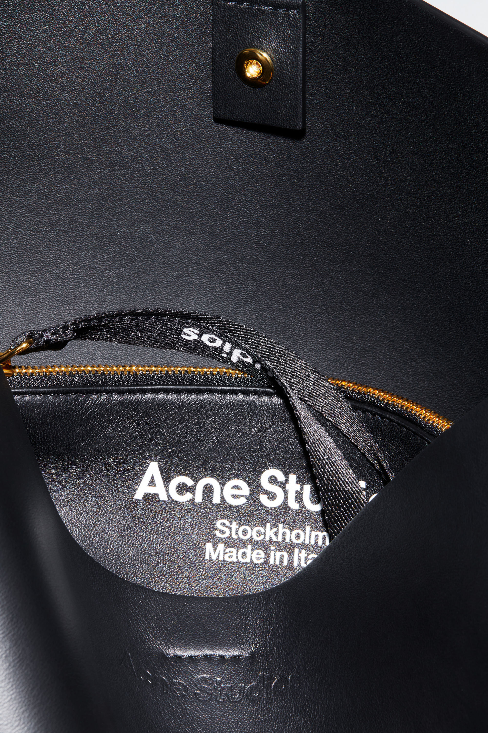 Acne Studios - Musubi midi shoulder bag - Black