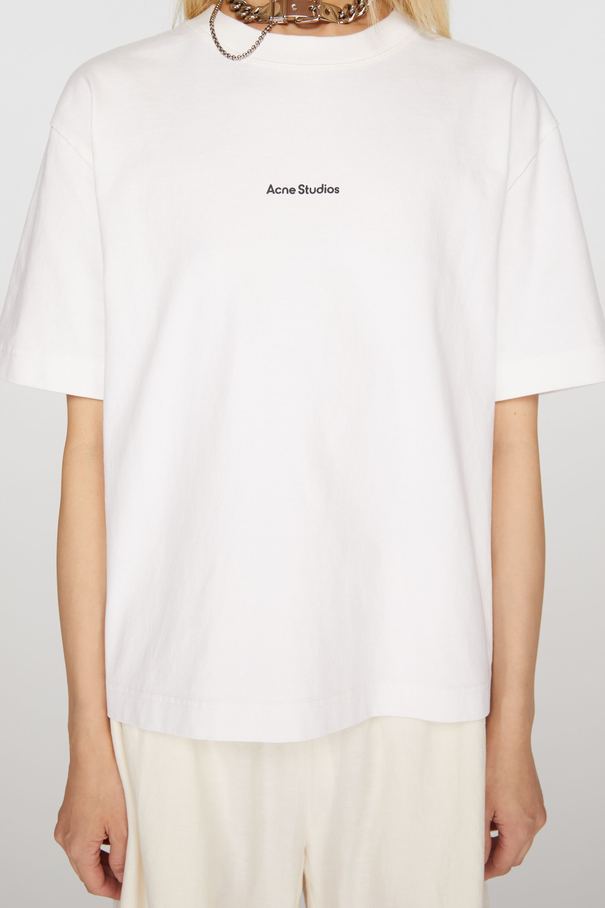 acne studios ホワイト ロゴ Tシャツ