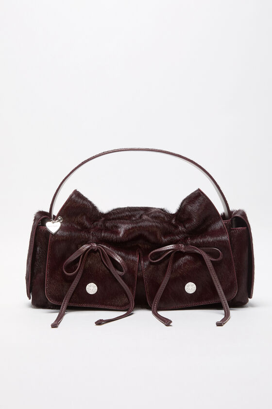 Acne Studios Multipocket furry leather bag Laufsteg-Show