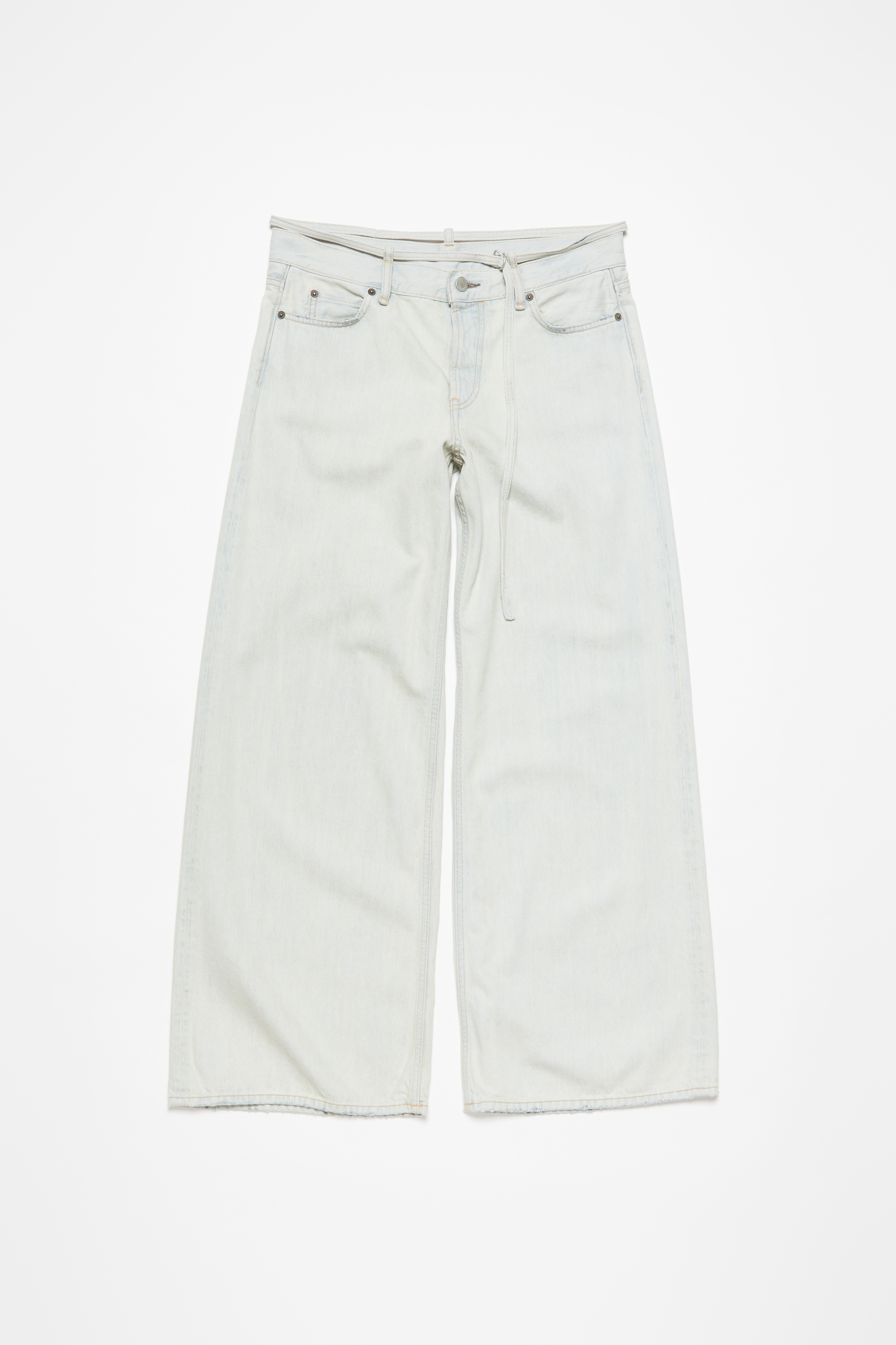 Shop Acne Studios Jeans Mit Normaler Passform – 2004 In Light Blue